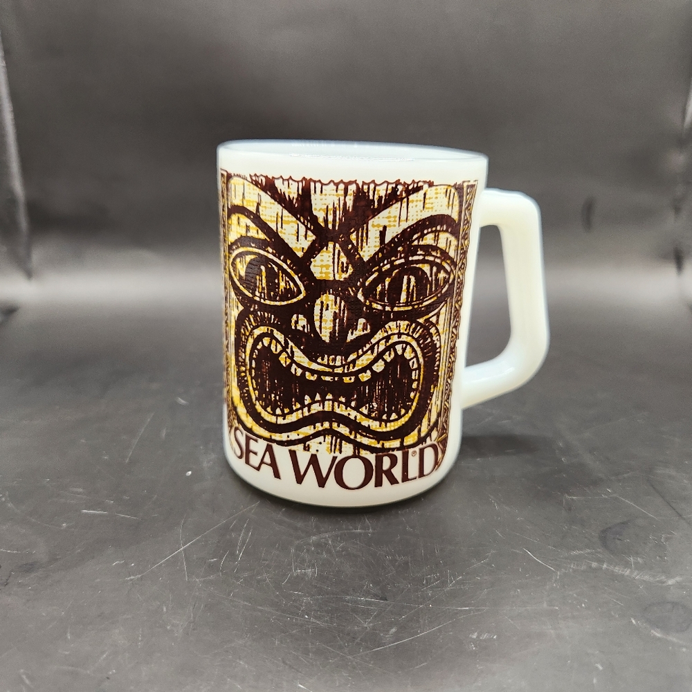 Vintage Sea World 10 oz. Coffee/Tea Mug Made in USA